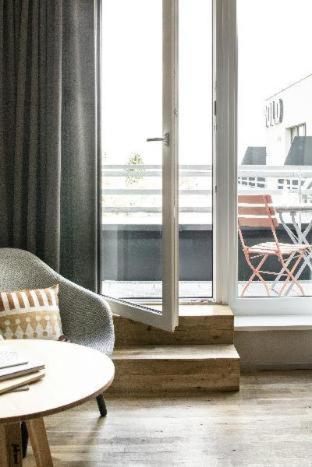 Bold Studio with Balcony,1277193745:JPEG
