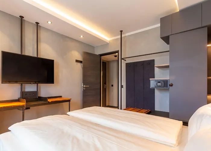 Unsoeld'S Factory Hotel